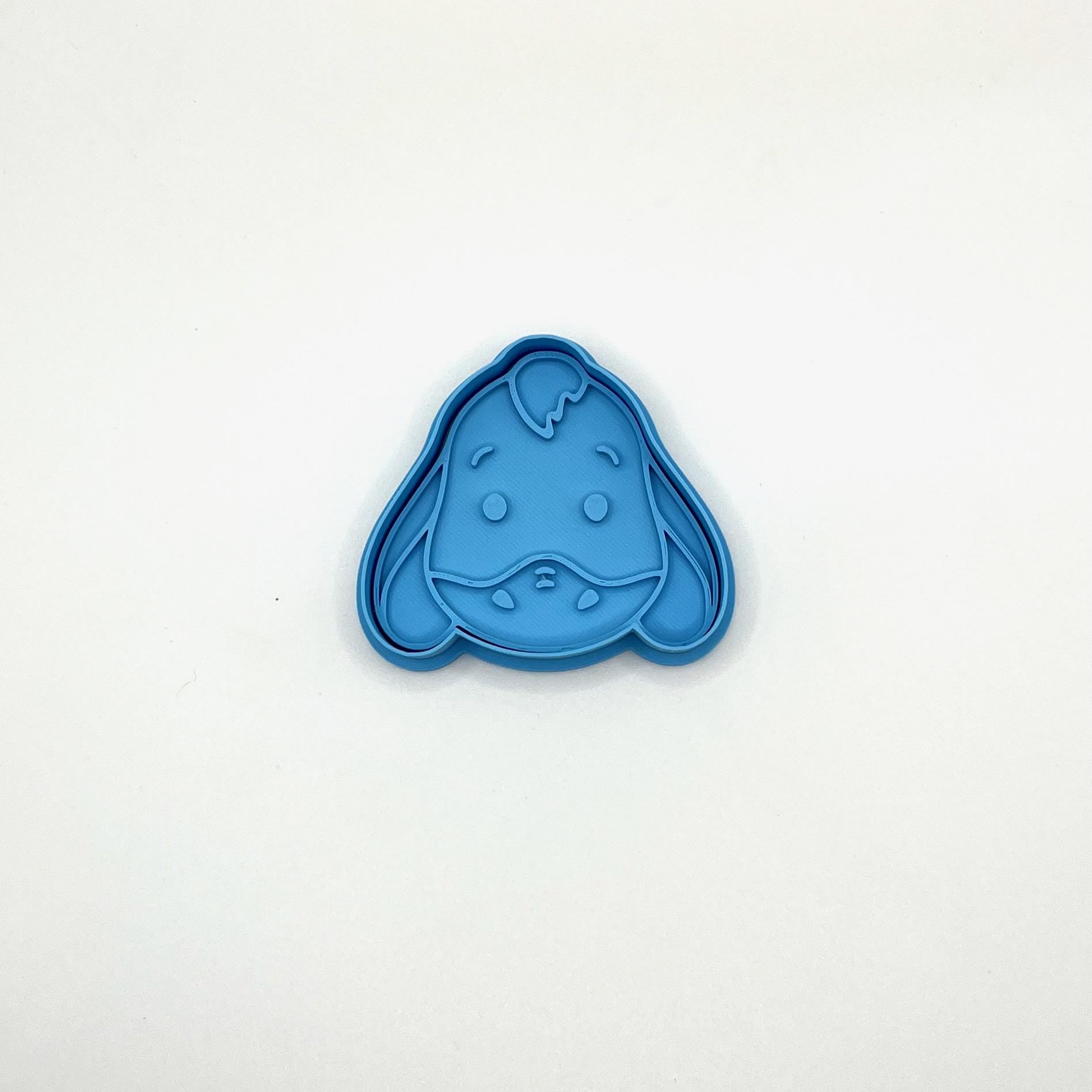 ハニーベア＆フレンズのバースデークッキー型とフォンダンスタンプのコンプリートセット – 持ち手付きストーリーブックパーティーセット