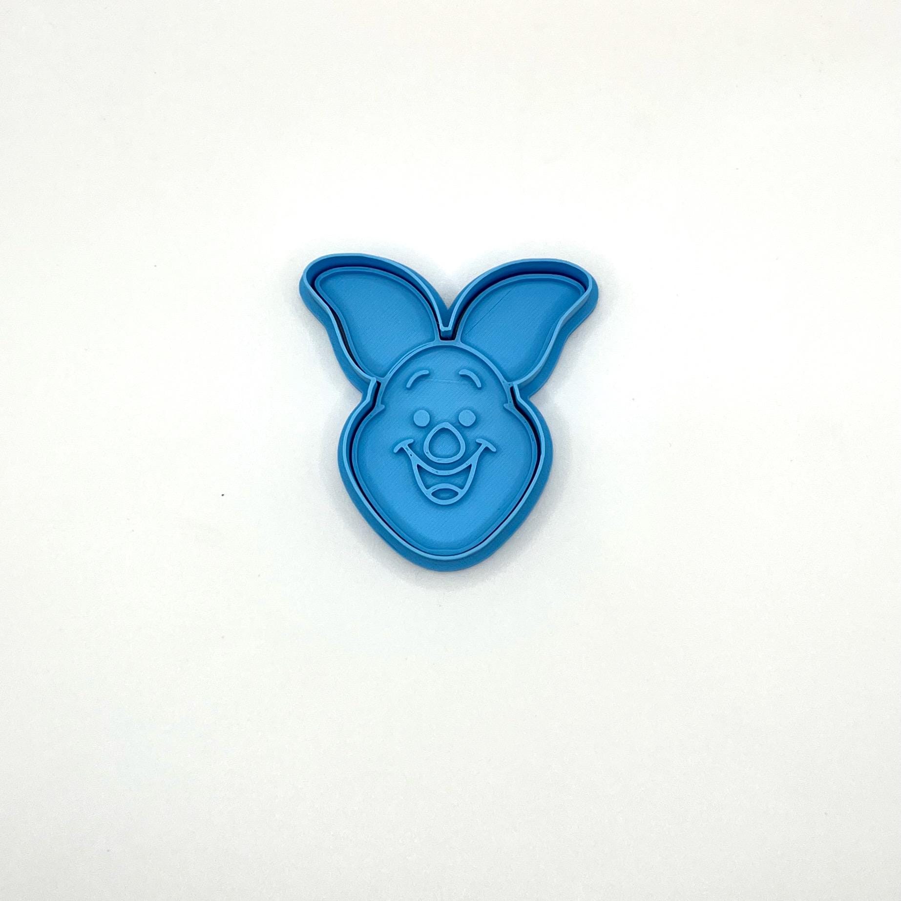 ハニーベア＆フレンズのバースデークッキー型とフォンダンスタンプのコンプリートセット – 持ち手付きストーリーブックパーティーセット