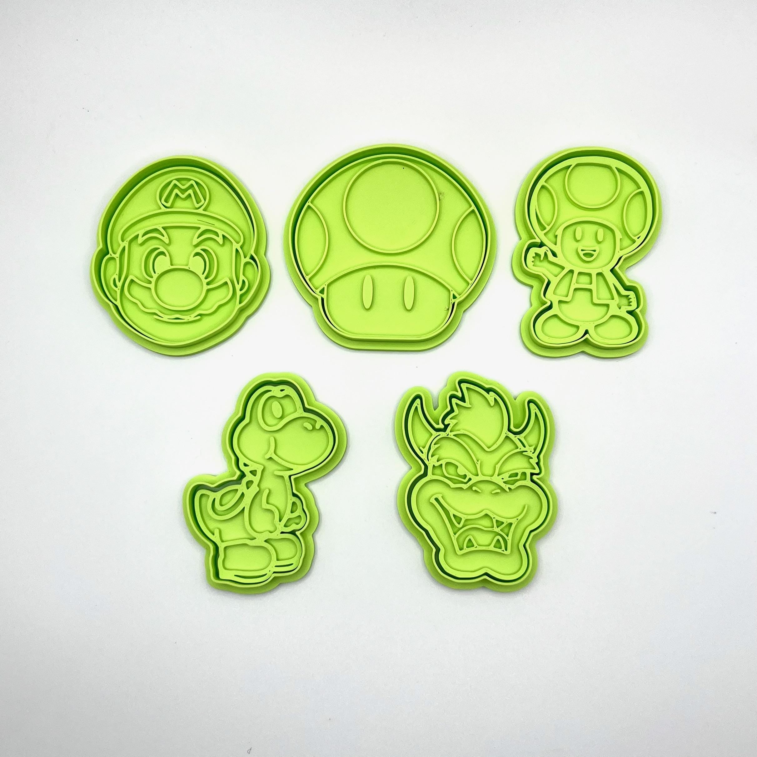 レトロゲームキャラクターの誕生日クッキー型 – 持ち手付きスーパー配管工パーティー用フォンダンスタンプ